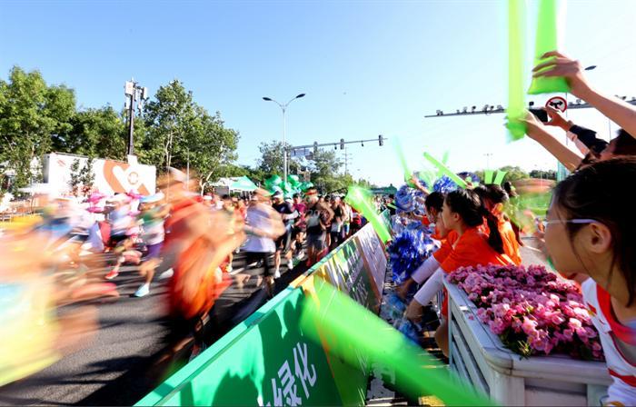 1.2萬人參賽 密云生態(tài)馬拉松鳴槍開跑引爆跑友圈