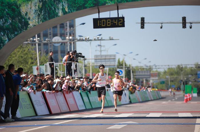 1.2萬人參賽 密云生態(tài)馬拉松鳴槍開跑引爆跑友圈