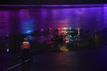 �ӱ�����һŮ�ӱ�����ˣ��ˮ ����꠆T��ҹ?f��n)I��