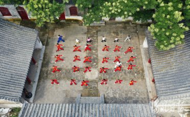 �ӱ����������䡱����� ���з��z