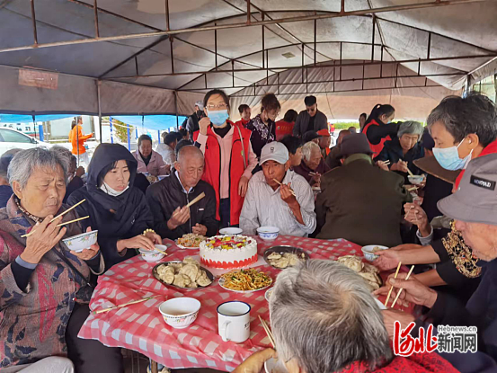 1665383380770407.png 221010盧龍縣開展“百人餃子宴”重陽節(jié)集體慶生活動408.png