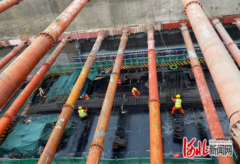 9��26�գ�ʯ���f���F4̖��һ�ڹ���ʯ�~·վʩ���F(xi��n)�����ӱ��Ո�(b��o)ͨӍ�T����z